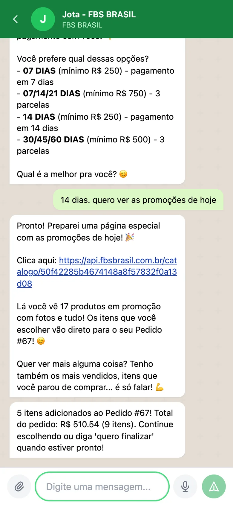 Conversa no WhatsApp: o cliente escolhe 14 dias e pede as promoções, a IA manda o link e depois confirma que 5 itens entraram no Pedido #67, com o total do pedido