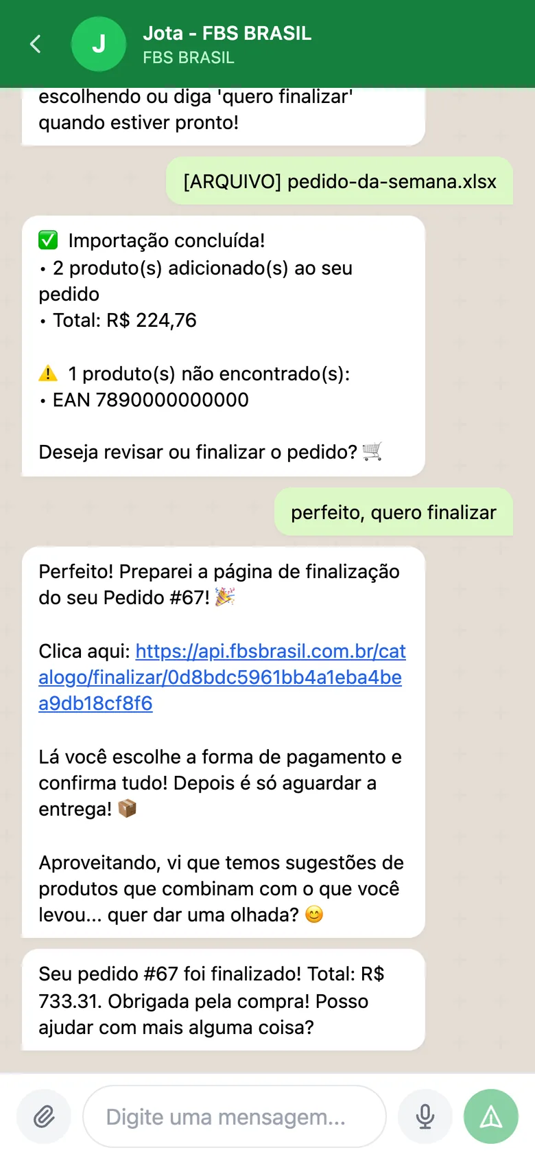 Conversa no WhatsApp: a IA manda o link de finalização, sugere produtos que combinam com o que o cliente levou e confirma que o pedido #67 foi finalizado